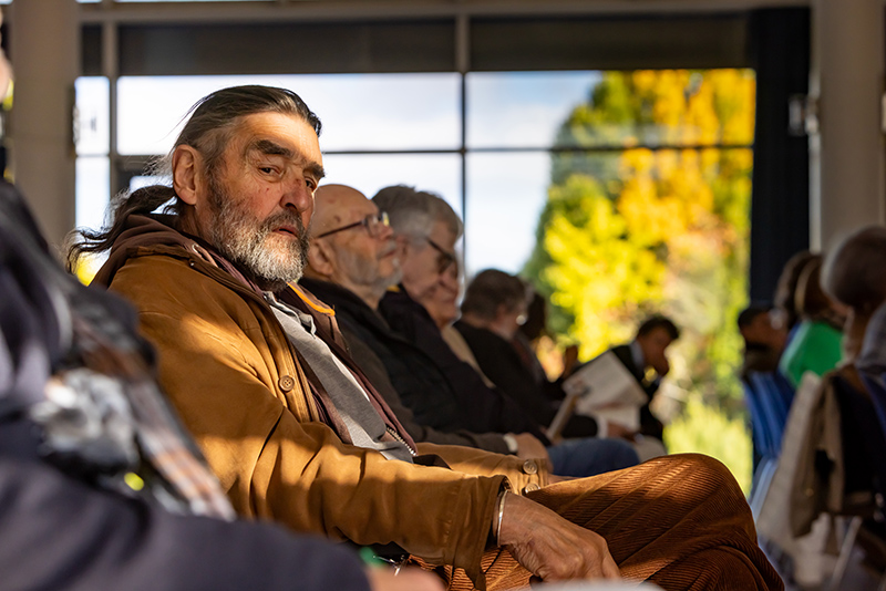 Die Veranstaltung war gut besucht. Den Besuchern entging nichts, auch nicht das Objektiv unseres Fotografen ...