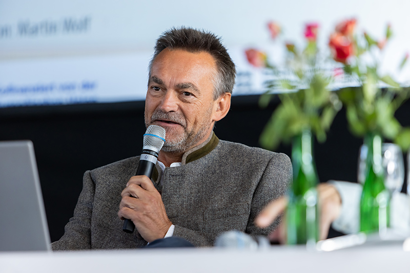 Dr. Roth, Leiter des Naturschutzzentrums in Bad Wurzach