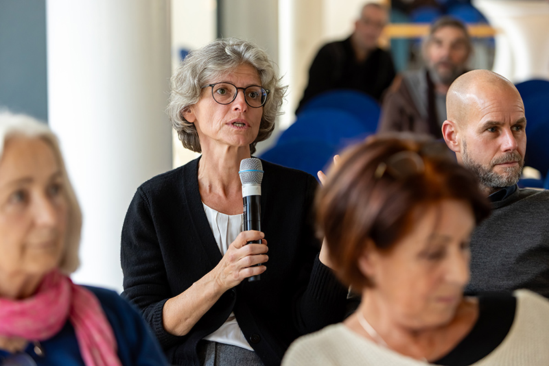 Teilnehmer*innen haben die Veranstaltung durch engagierte Fragen und Hinweise wesentlich bereichert.